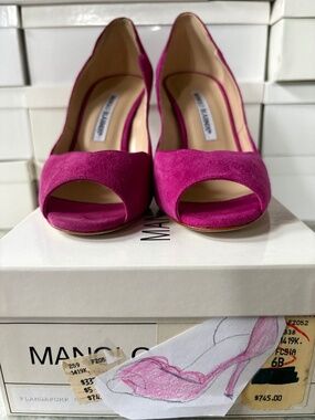 Manolo Blahnik fuscia suede scalloped peep-toe pump